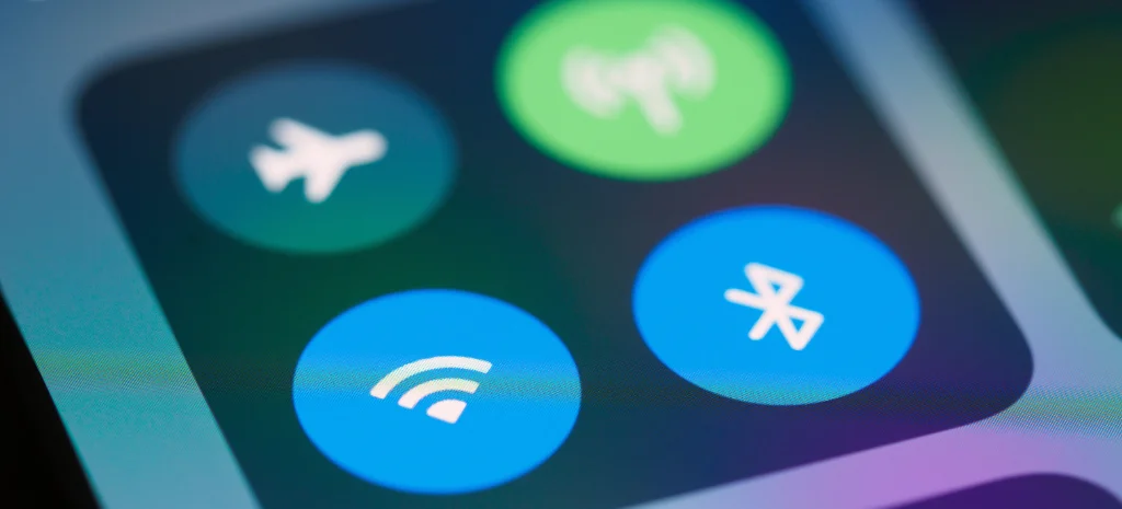 Travel connectivity icons for phone signal and Wi-Fi