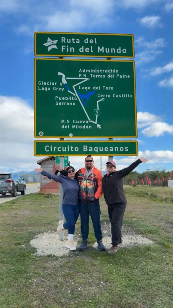 Travelers at Circuito Baqueanos during a guided Patagonia excursion near Torres del Paine.