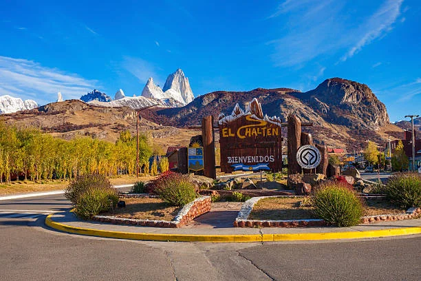 Welcome sign in El Chaltén with Fitz Roy mountain views in Argentine Patagonia.